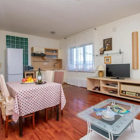 Iva Apartament *