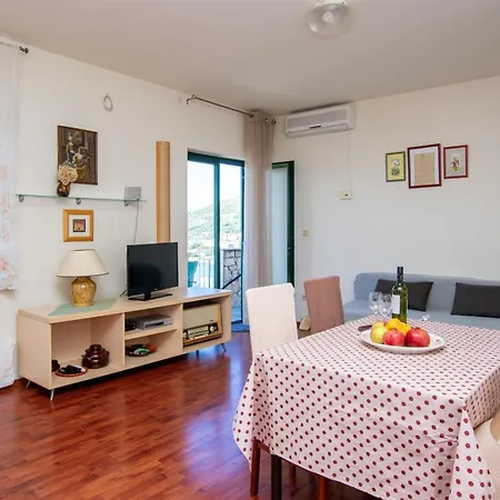 Apartment Iva *