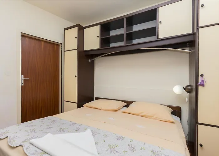 Iva Apartament *